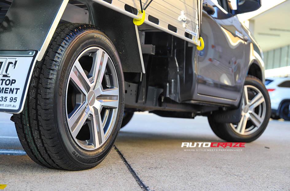 TOYOTA HILUX 2WD (2005 ONWARDS) LIBERATOR GLOSS BLACK MACHINED FACE